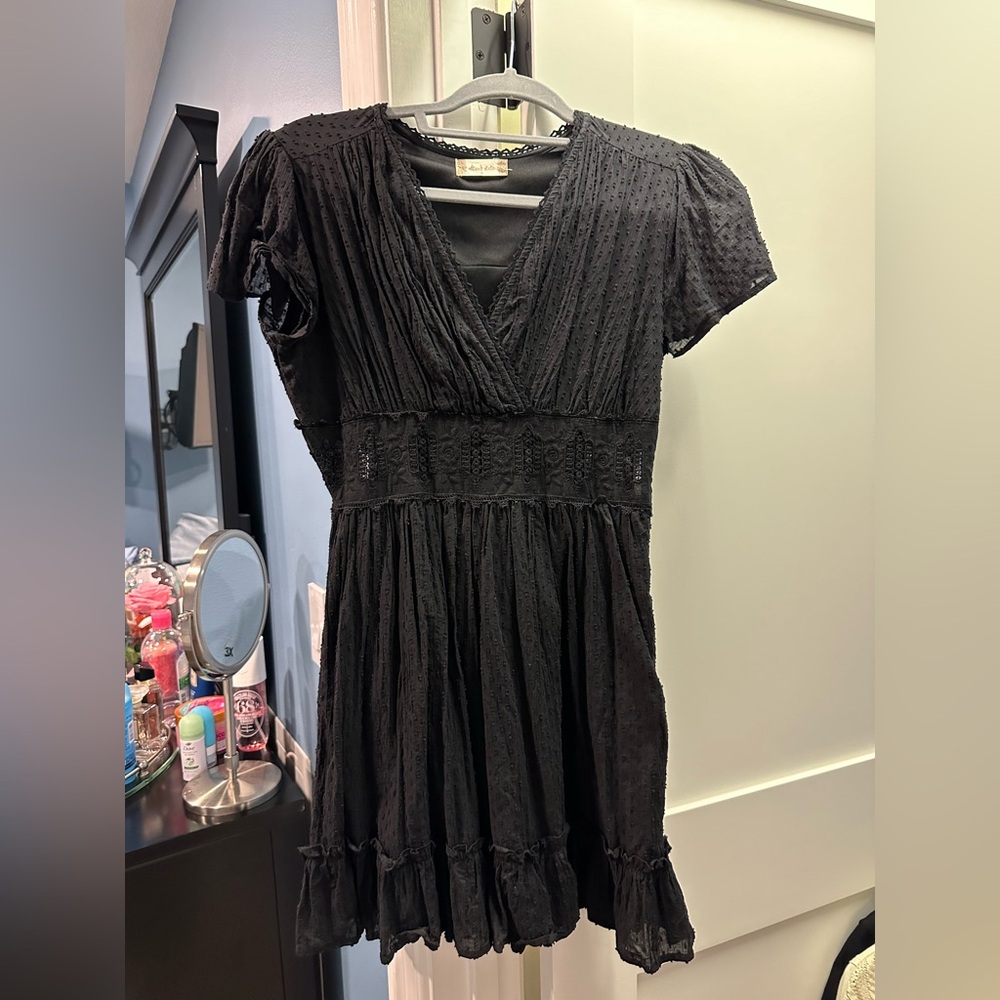 Black short sleeve V neck mini dress
